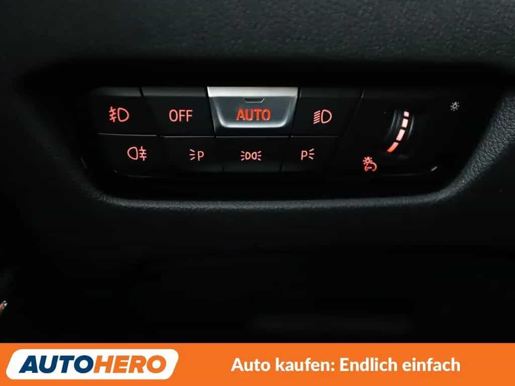 BMW 3 Series 330i Sport Line Aut.*NAVI*PDC*SHZ*TEMPO*ALU* 11/2019-photo-25