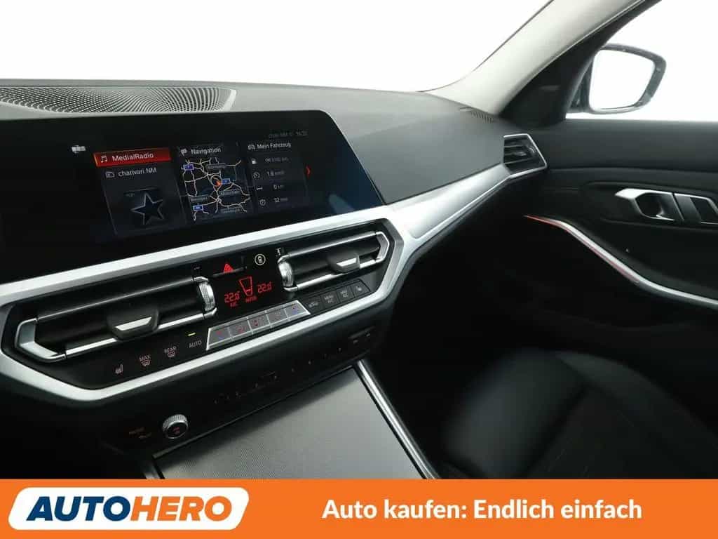 BMW 3 Series 330i Sport Line Aut.*NAVI*PDC*SHZ*TEMPO*ALU* 11/2019-photo-26