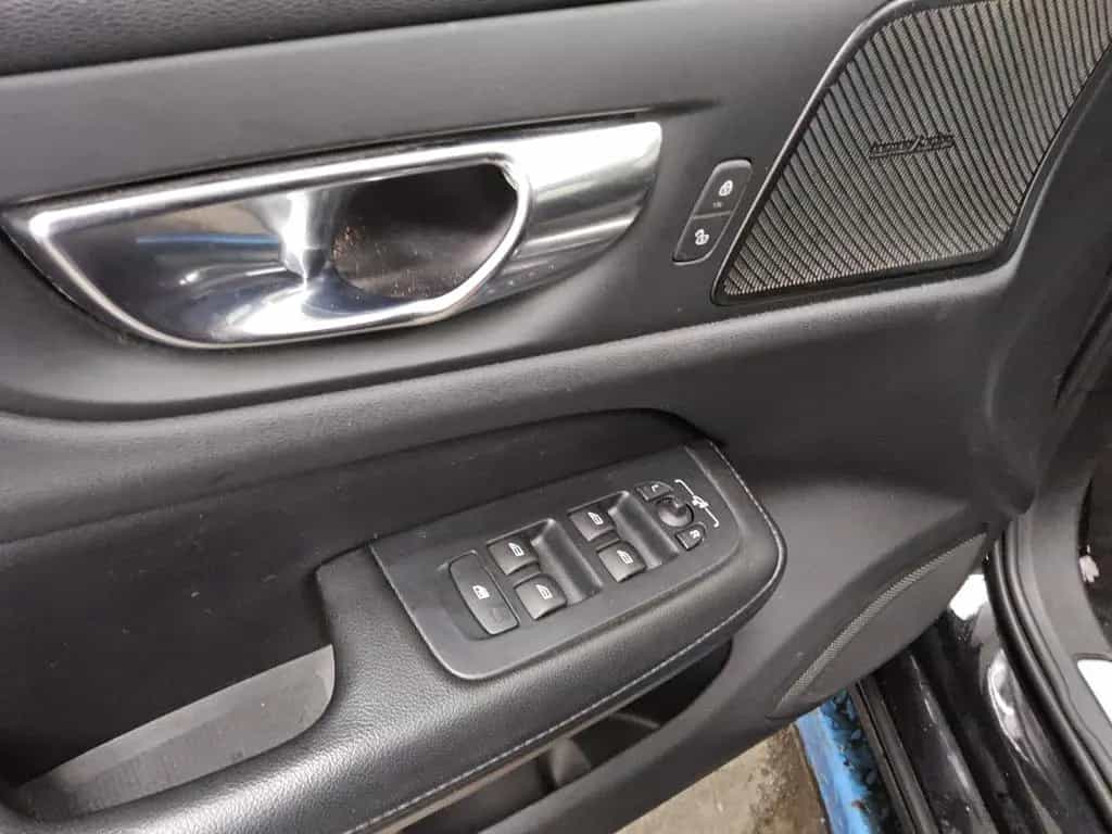Volvo V60 B4 D Momentum Pro AHK Navi LED 12/2021-photo-9
