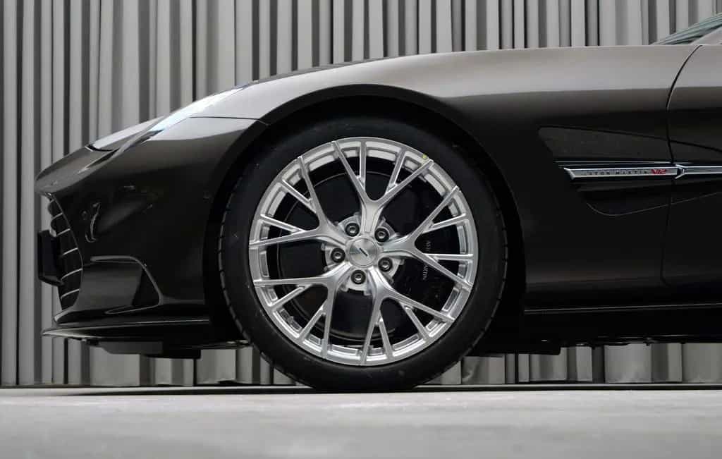 Aston Martin Vanquish Volante null-photo-14