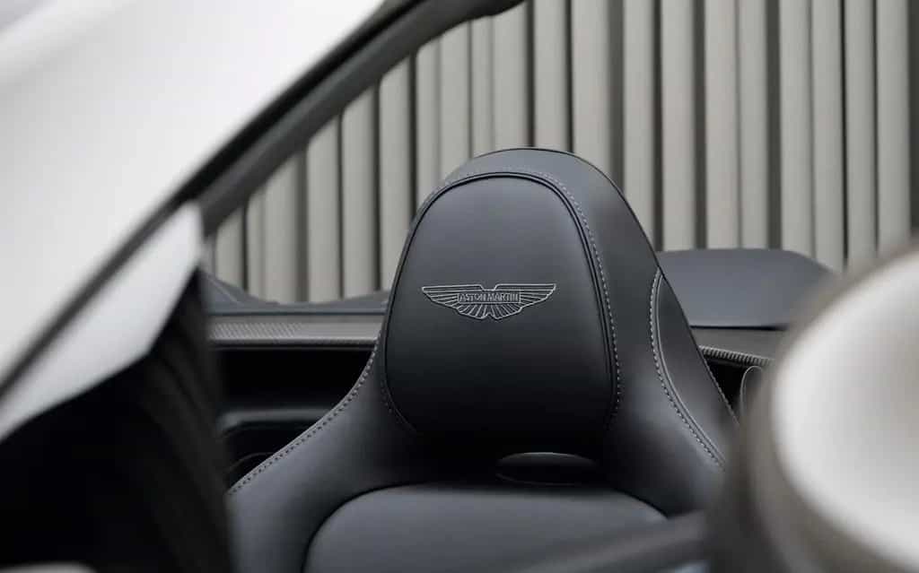 Aston Martin Vanquish Volante null-photo-7
