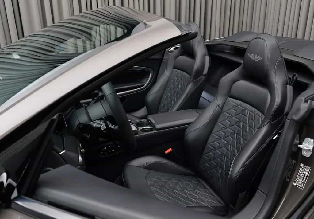 Aston Martin Vanquish Volante null-photo-9