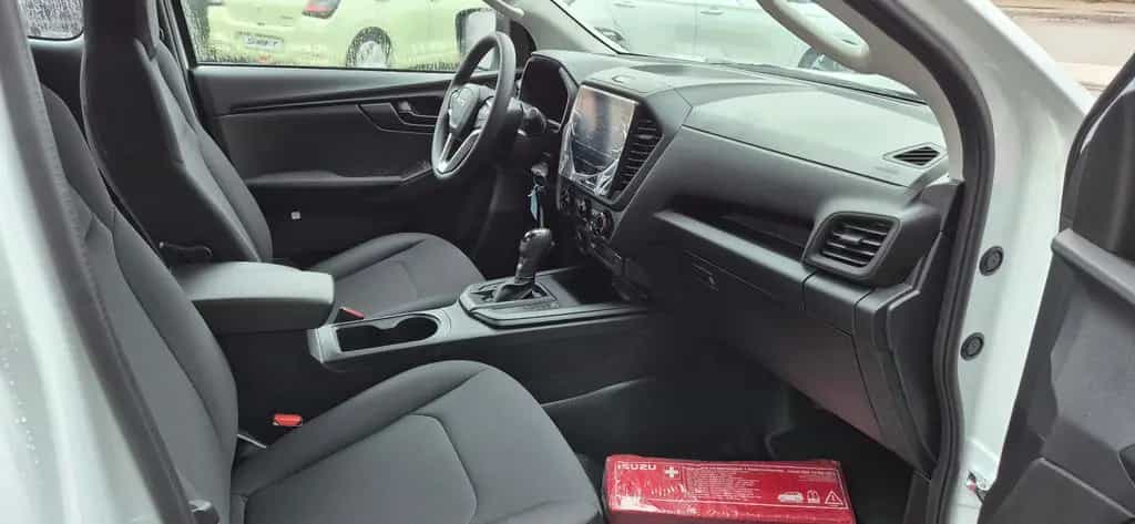 Isuzu D-Max 1.9D Space Cab L 4WD AT null-photo-9