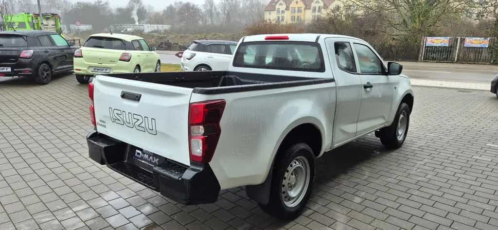 Isuzu D-Max 1.9D Space Cab L 4WD AT null-photo-1