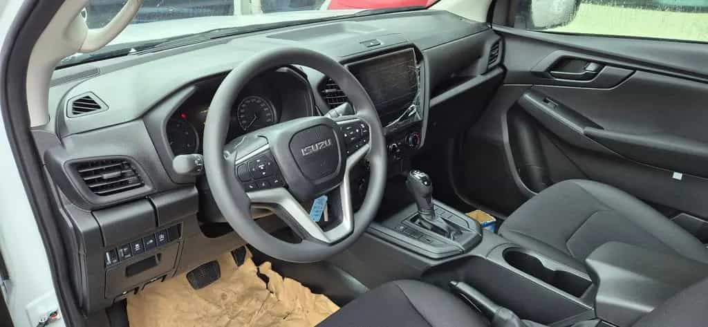 Isuzu D-Max 1.9D Space Cab L 4WD AT null-photo-3