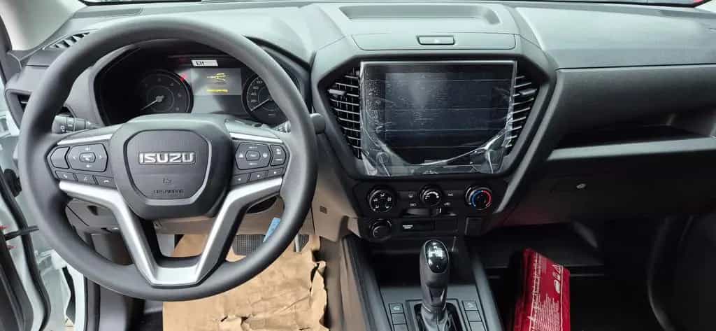 Isuzu D-Max 1.9D Space Cab L 4WD AT null-photo-6