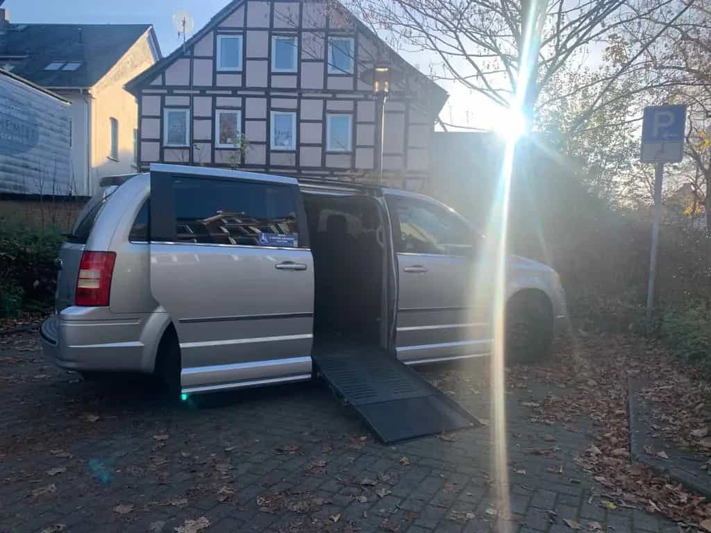 Chrysler Grand Voyager TÜV 2 Jahre ! BEHINDERTENGERECHT 12/2010-photo-0