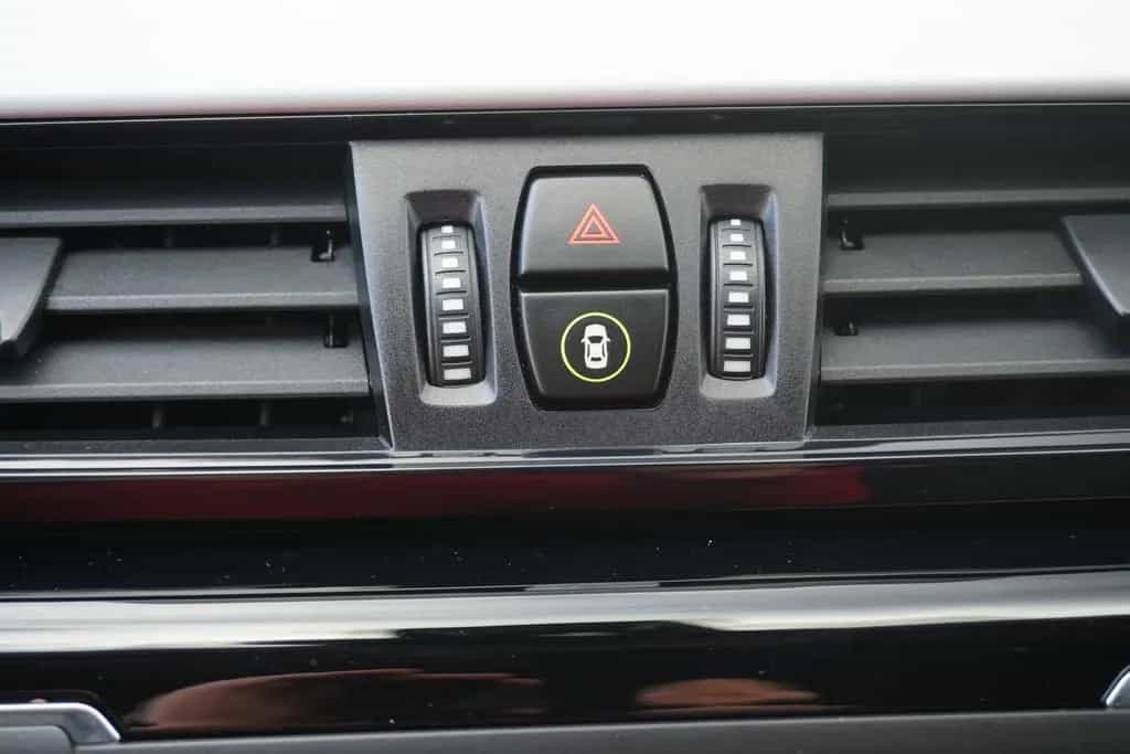 BMW X1 sDrive 20 i Advantage LED Navi el. Heckklappe 09/2019-photo-25