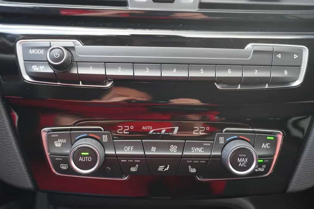 BMW X1 sDrive 20 i Advantage LED Navi el. Heckklappe 09/2019-photo-26
