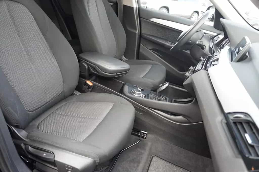 BMW X1 sDrive 20 i Advantage LED Navi el. Heckklappe 09/2019-photo-29