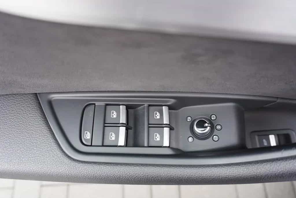 Audi A4 Avant 3.0 TDI quattro S-line LED Navi Keyless 07/2017-photo-7