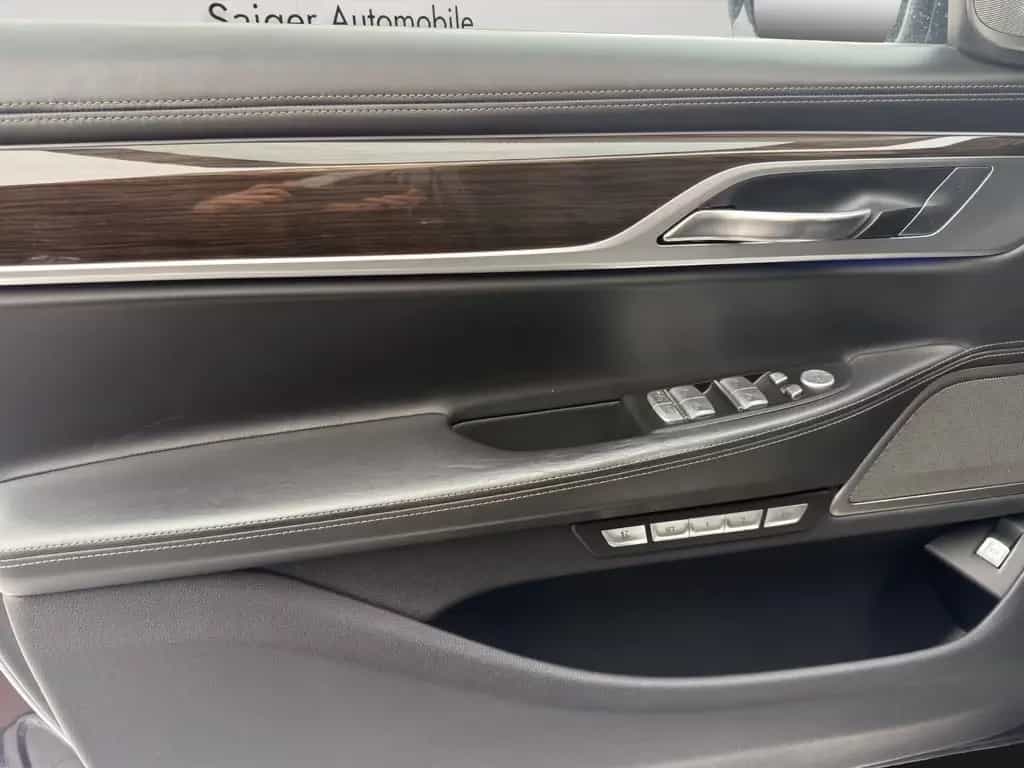 BMW 7 Series 750i Massage Cam Sch Shz Navi 08/2017-photo-16