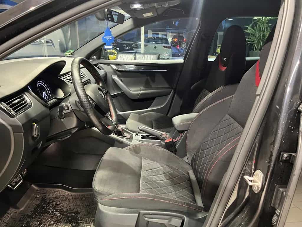 Skoda Octavia Combi RS 08/2018-photo-10