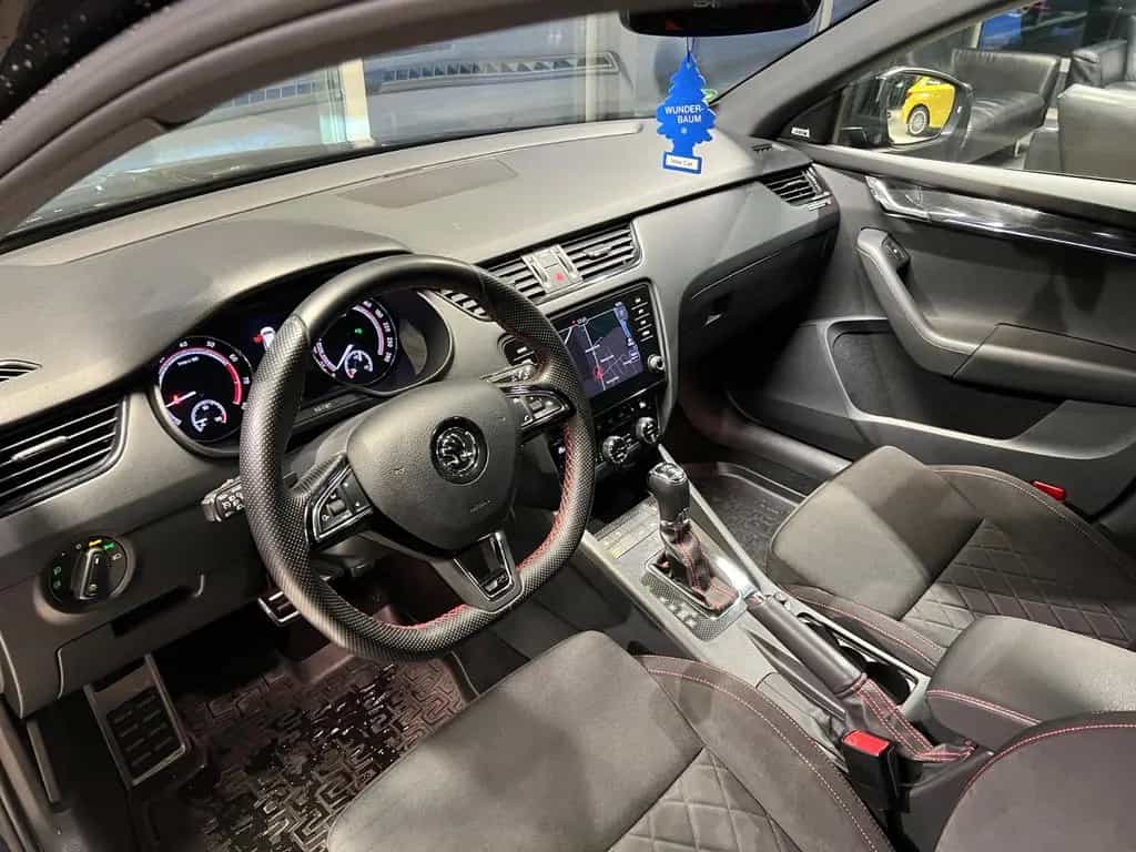 Skoda Octavia Combi RS 08/2018-photo-11