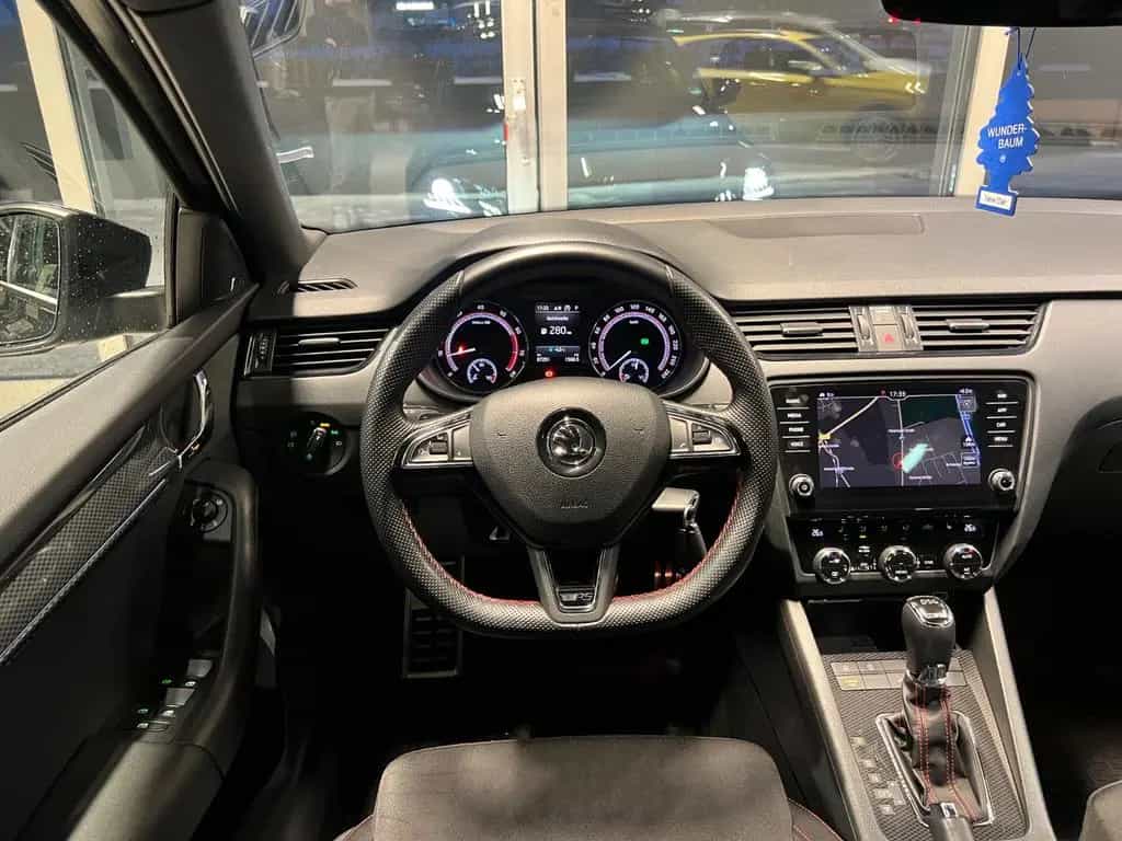 Skoda Octavia Combi RS 08/2018-photo-12