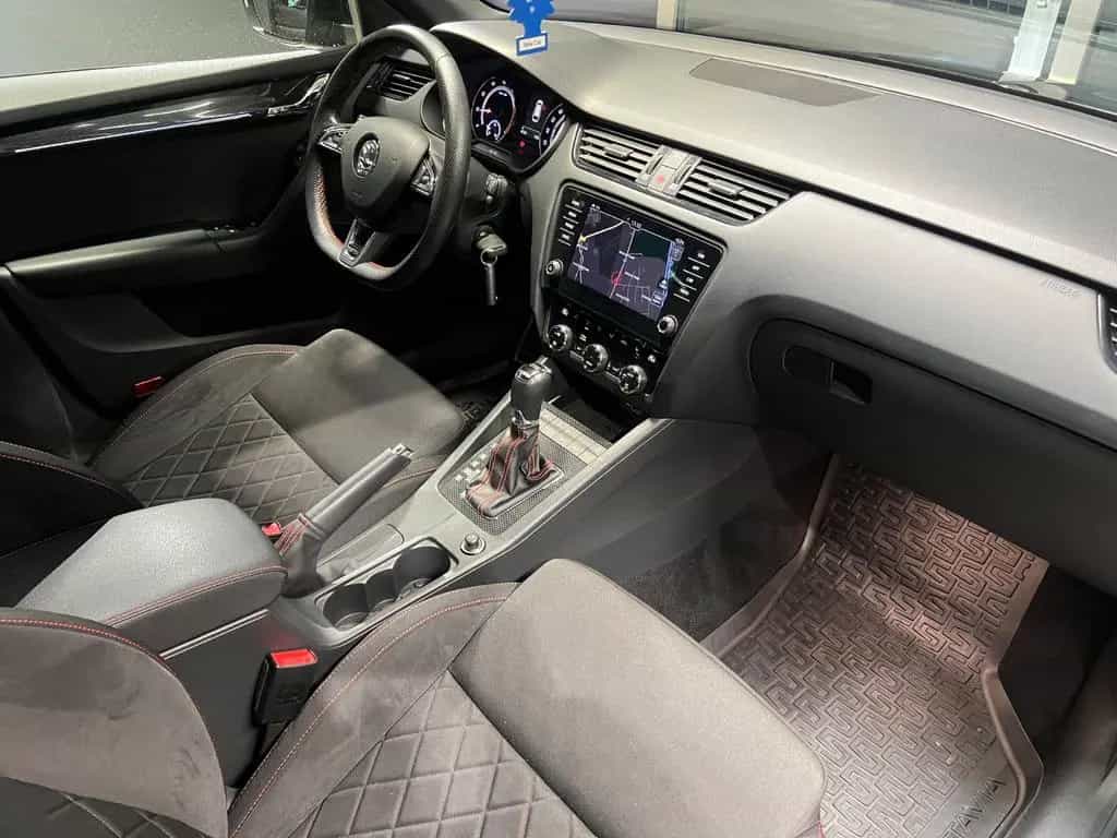 Skoda Octavia Combi RS 08/2018-photo-17