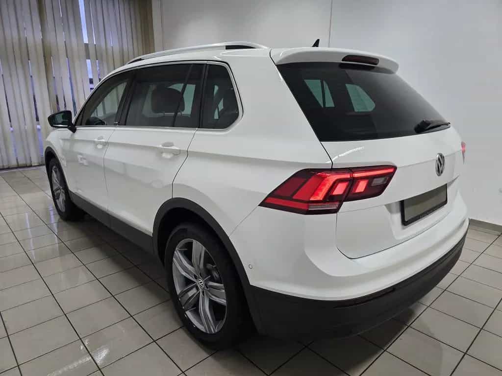 Volkswagen Tiguan 1.5 TSI IQ.DRIVE LED Navi Virtual AHK 19" 11/2019-photo-1