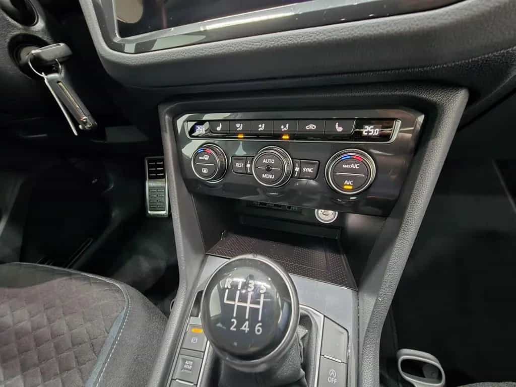 Volkswagen Tiguan 1.5 TSI IQ.DRIVE LED Navi Virtual AHK 19" 11/2019-photo-11