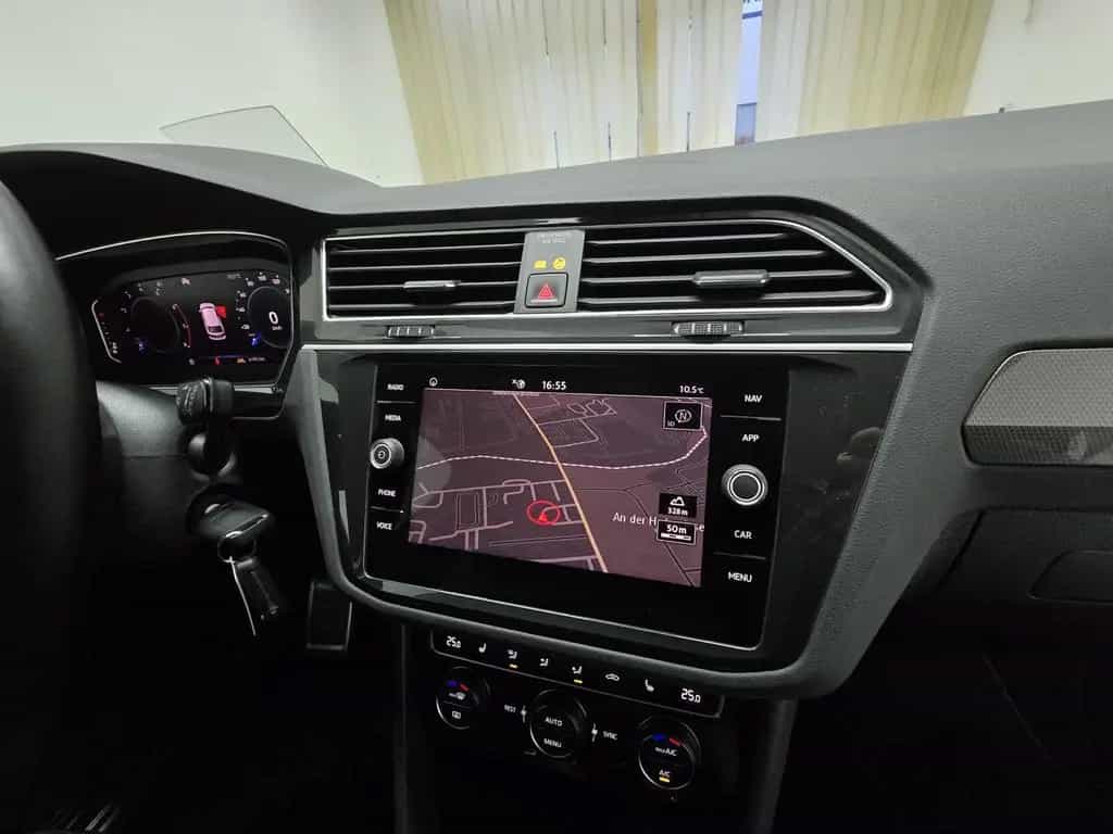 Volkswagen Tiguan 1.5 TSI IQ.DRIVE LED Navi Virtual AHK 19" 11/2019-photo-12