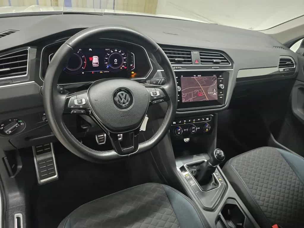 Volkswagen Tiguan 1.5 TSI IQ.DRIVE LED Navi Virtual AHK 19" 11/2019-photo-14