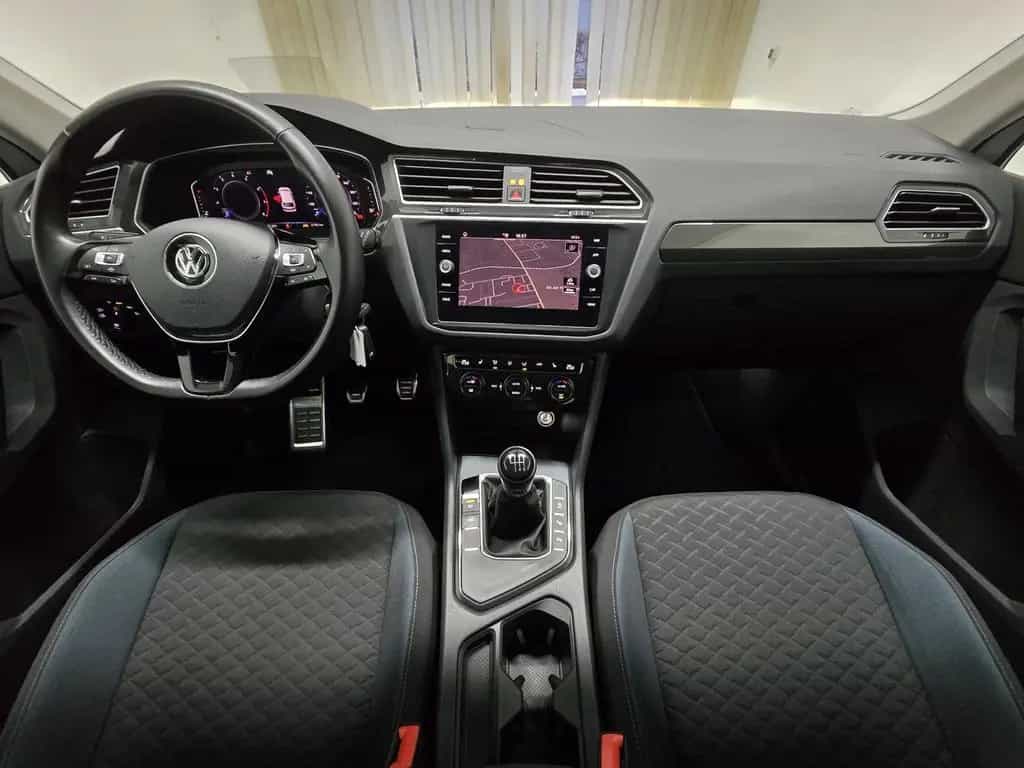 Volkswagen Tiguan 1.5 TSI IQ.DRIVE LED Navi Virtual AHK 19" 11/2019-photo-16