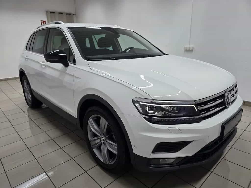 Volkswagen Tiguan 1.5 TSI IQ.DRIVE LED Navi Virtual AHK 19" 11/2019-photo-3