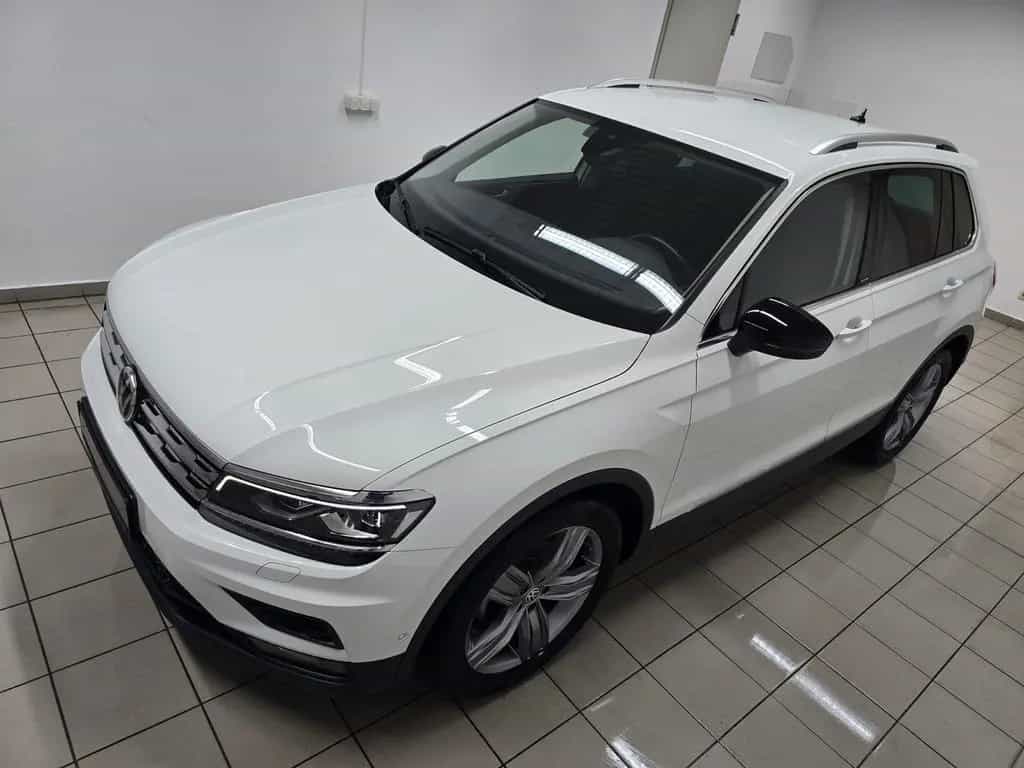 Volkswagen Tiguan 1.5 TSI IQ.DRIVE LED Navi Virtual AHK 19" 11/2019-photo-5
