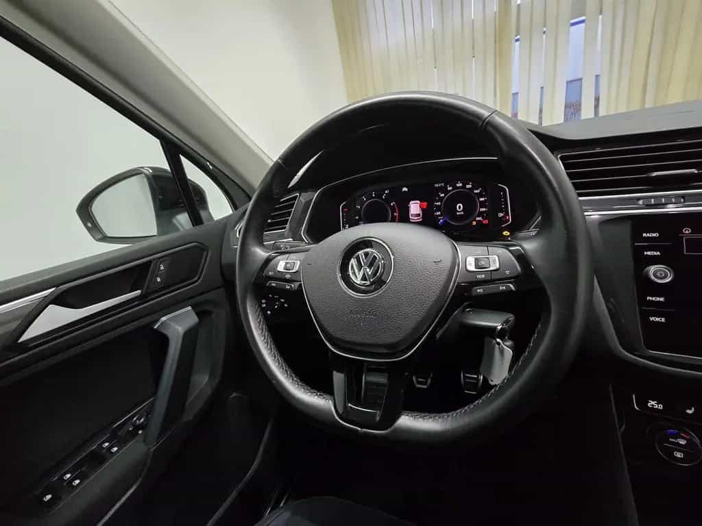 Volkswagen Tiguan 1.5 TSI IQ.DRIVE LED Navi Virtual AHK 19" 11/2019-photo-9