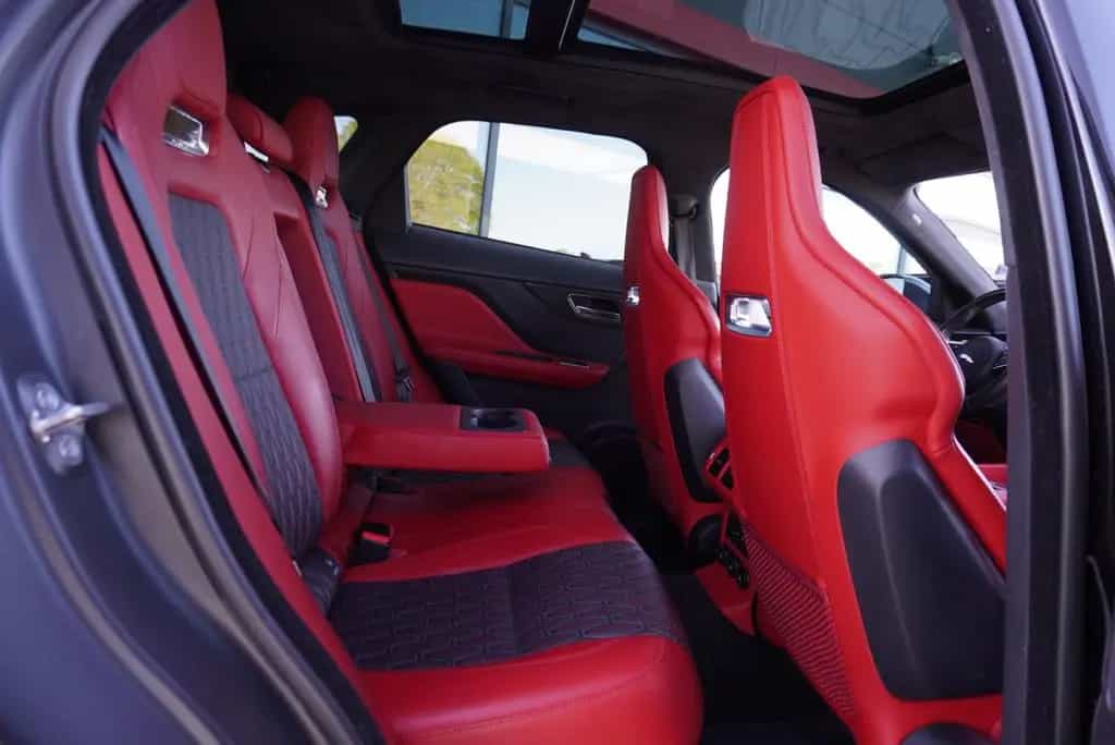 Jaguar F-Pace SVR AWD+Panorama+22Zoll+HUD+Assistenz+LED 08/2019-photo-11