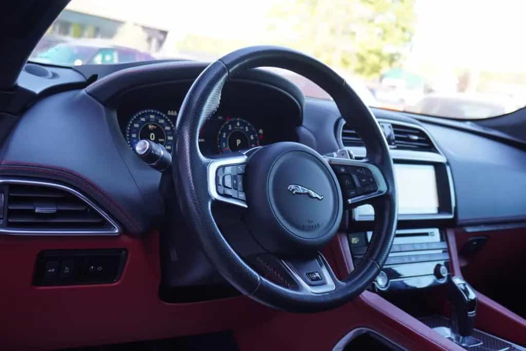 Jaguar F-Pace SVR AWD+Panorama+22Zoll+HUD+Assistenz+LED 08/2019-photo-18
