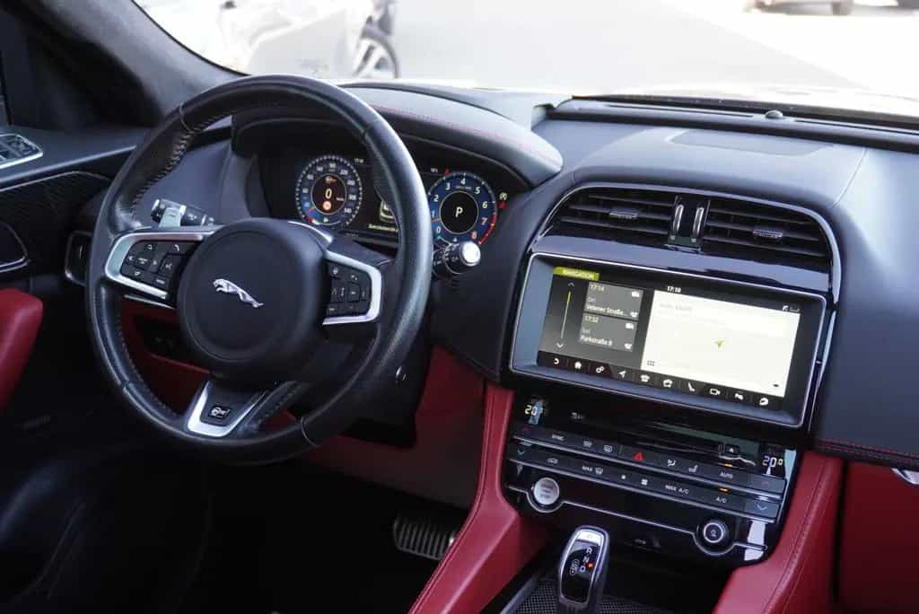 Jaguar F-Pace SVR AWD+Panorama+22Zoll+HUD+Assistenz+LED 08/2019-photo-19