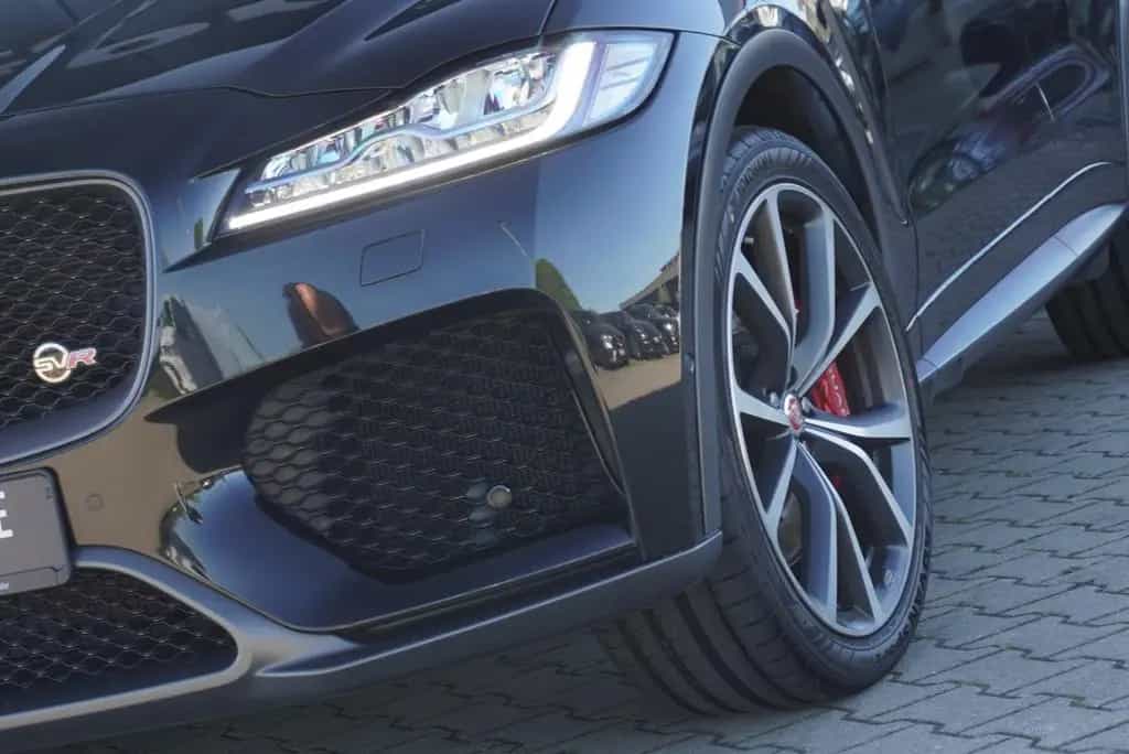 Jaguar F-Pace SVR AWD+Panorama+22Zoll+HUD+Assistenz+LED 08/2019-photo-24