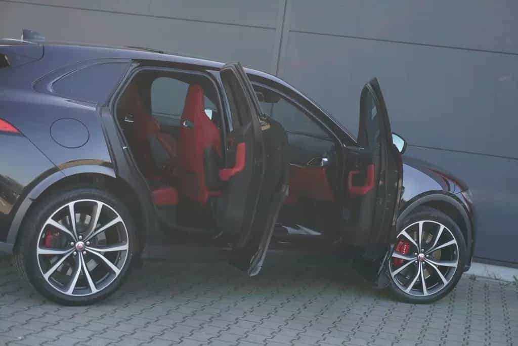 Jaguar F-Pace SVR AWD+Panorama+22Zoll+HUD+Assistenz+LED 08/2019-photo-7