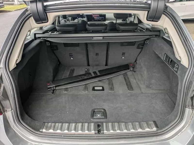 BMW 3 Series 320d Touring Teilleder. Driv.Ass. 01/2023-photo-10