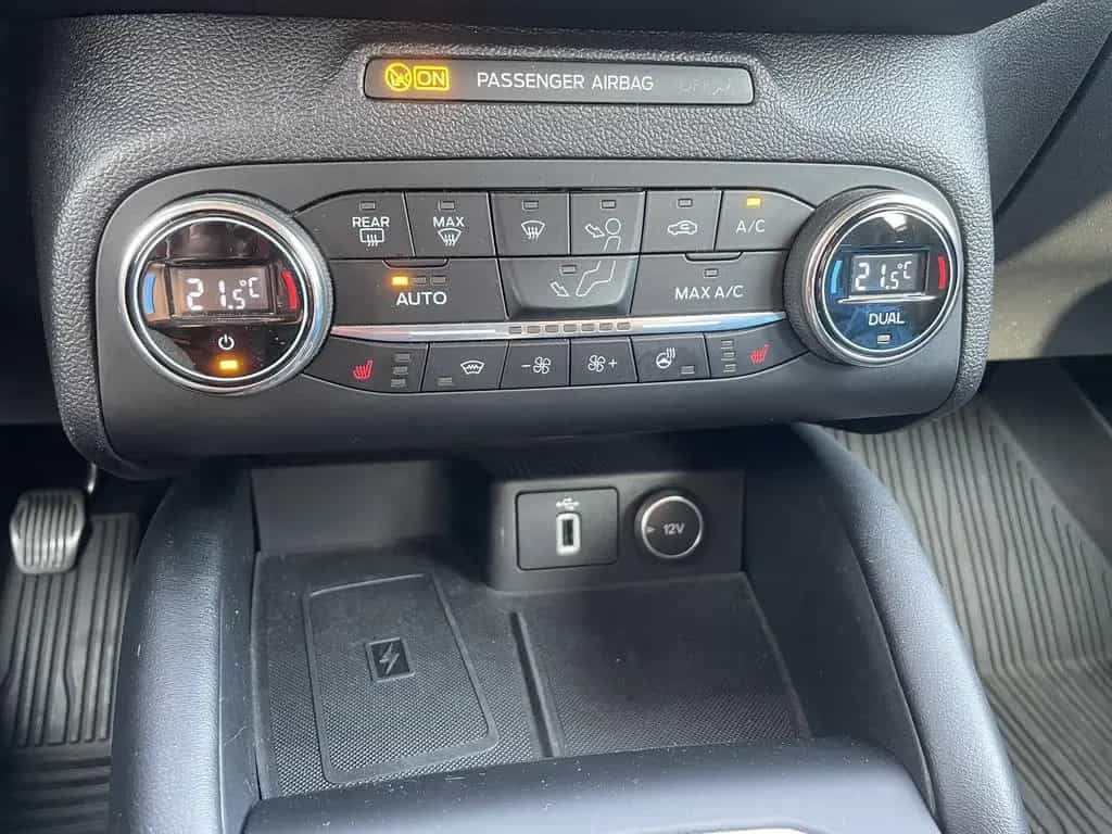 Ford Focus 1.5 EcoBoost Vignale AHK/ACC/BLIS/RFK/LED 01/2019-photo-19