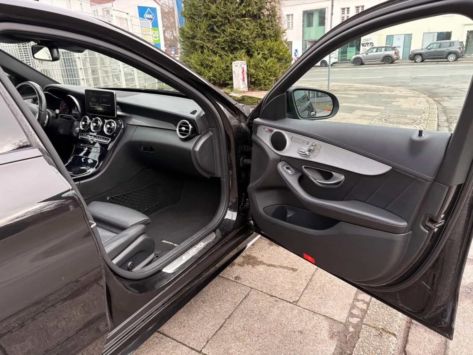 Mercedes-Benz C-Class 06/2017-photo-12
