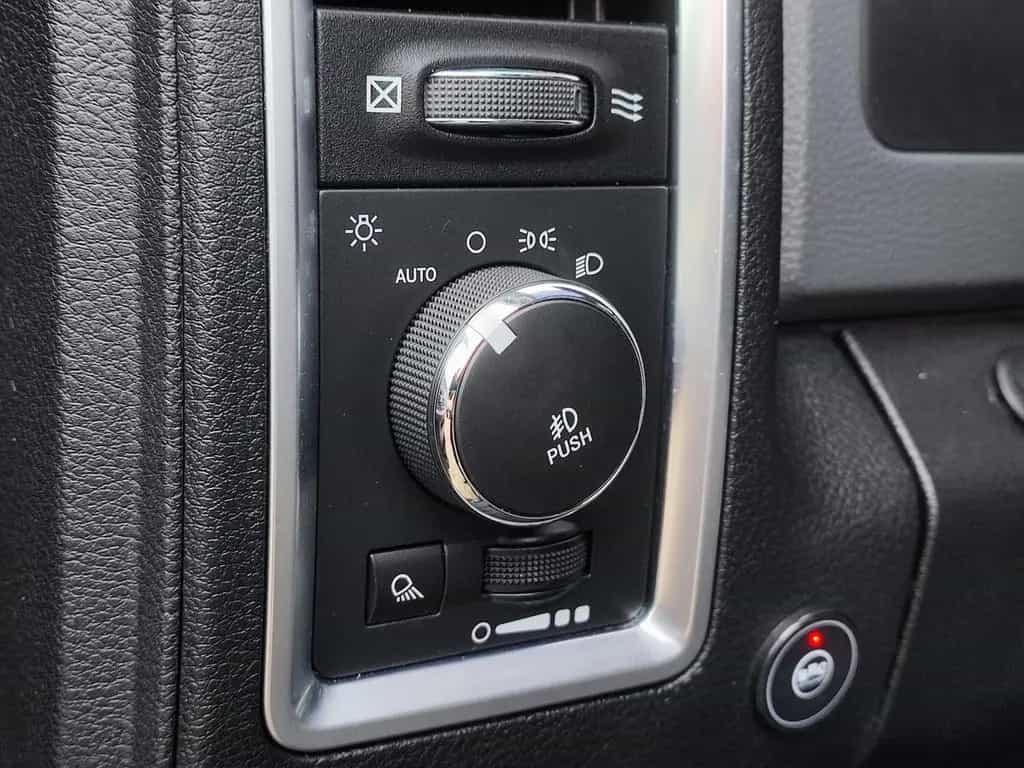 Dodge RAM 1500 Lone Star Crew Cab 4X2|LPG-BRC|NAVI|AHK 05/2016-photo-18