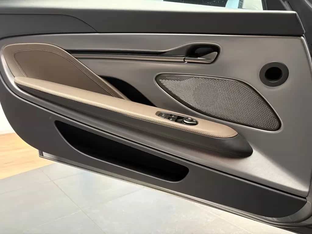 Aston Martin Vanquish - Q Spirit Silver - Inspire Duo 03/2025-photo-11