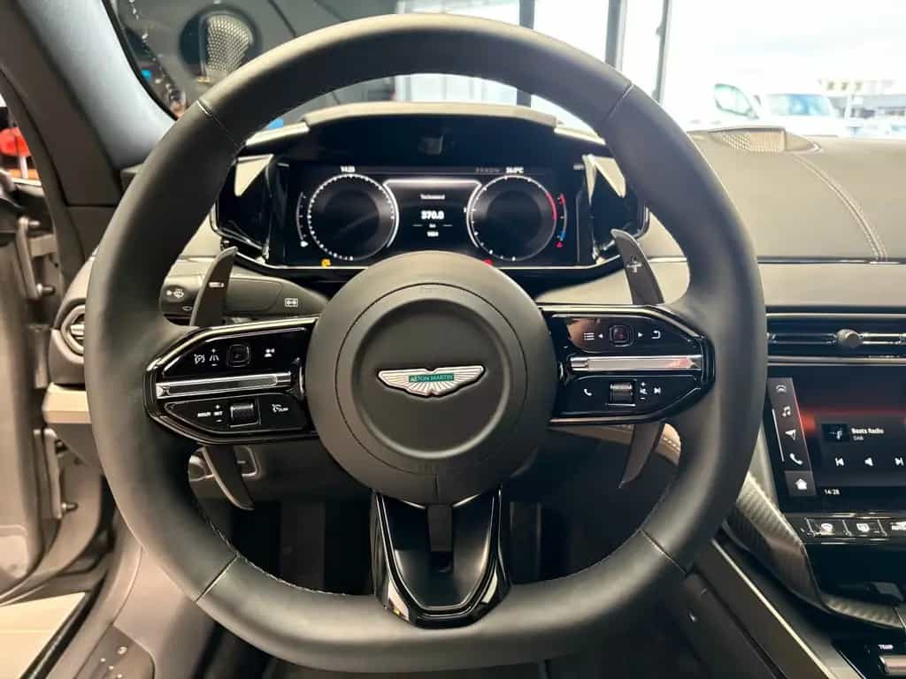 Aston Martin Vanquish - Q Spirit Silver - Inspire Duo 03/2025-photo-12