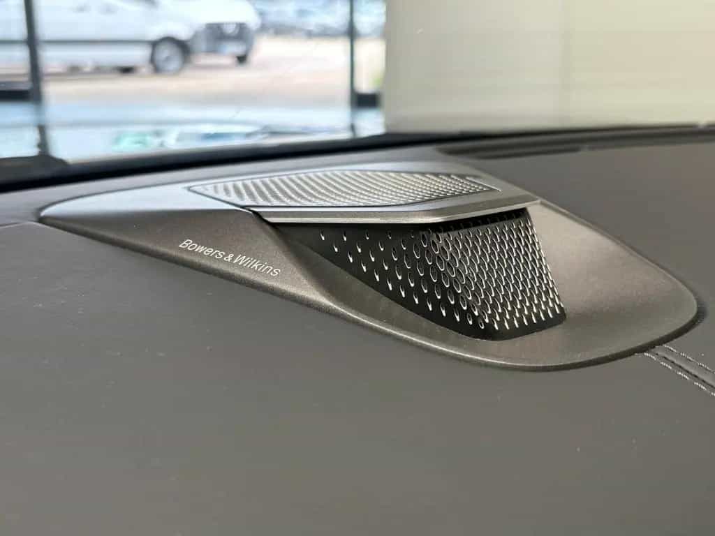 Aston Martin Vanquish - Q Spirit Silver - Inspire Duo 03/2025-photo-15