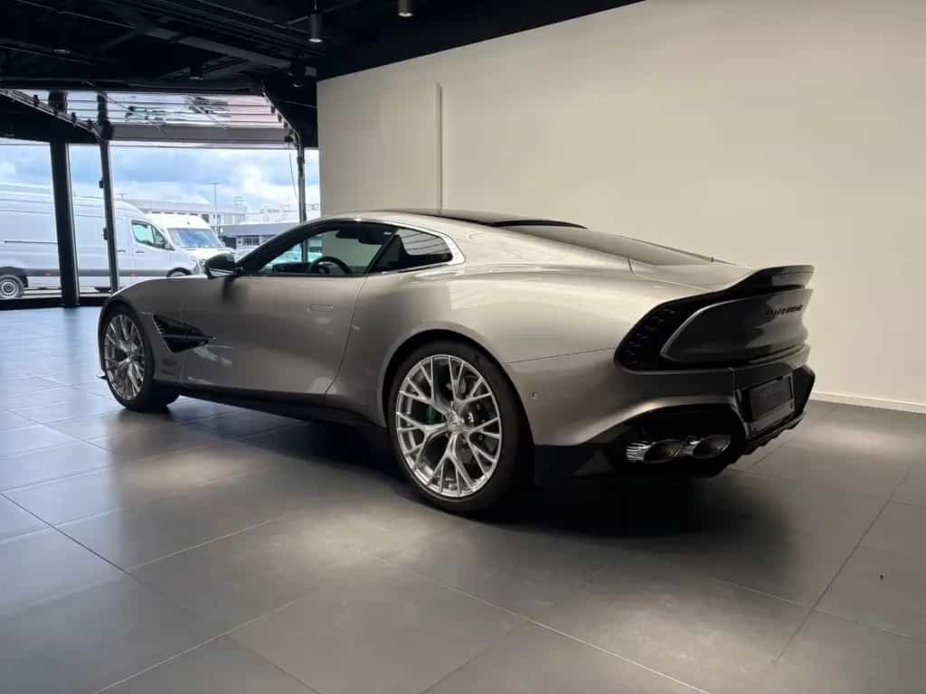 Aston Martin Vanquish - Q Spirit Silver - Inspire Duo 03/2025-photo-3