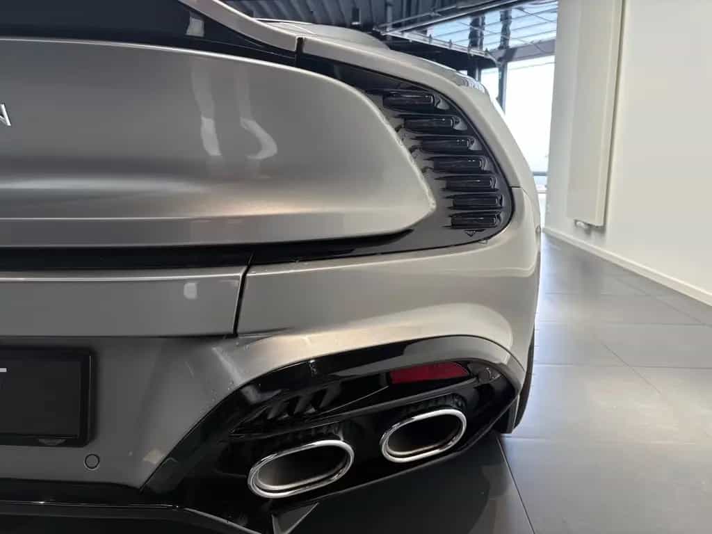 Aston Martin Vanquish - Q Spirit Silver - Inspire Duo 03/2025-photo-5