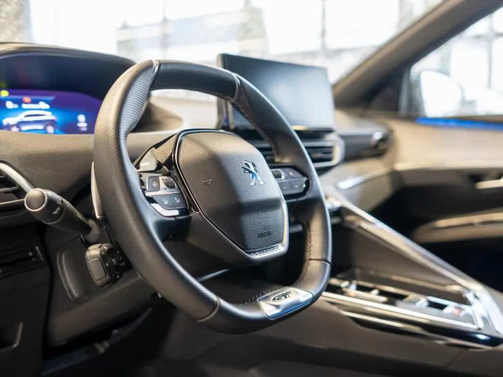 Peugeot 3008 GT HYBRID 136 e-DSC6 ACC PANO LED NAVI SHZ 02/2024-photo-17