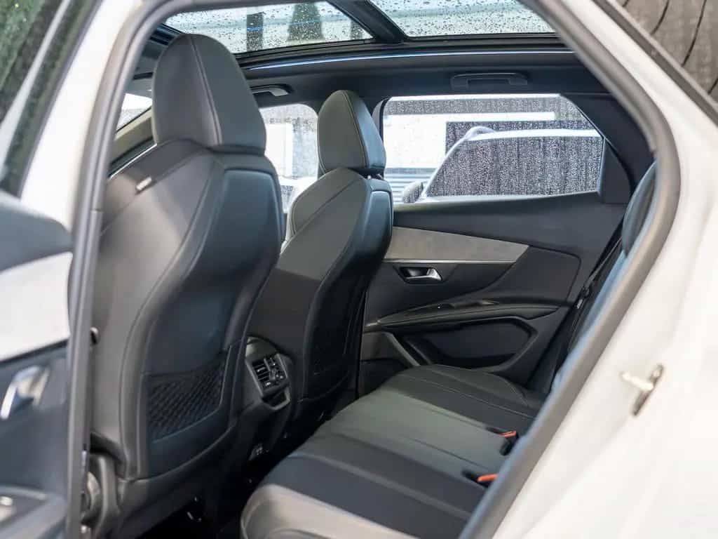 Peugeot 3008 GT HYBRID 136 e-DSC6 ACC PANO LED NAVI SHZ 02/2024-photo-3