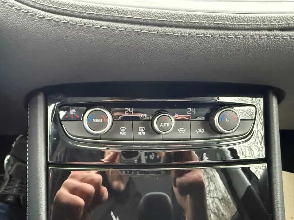 Opel Grandland X 2.0 Dynamic inkl. Allwetterreifen 01/2020-photo-11