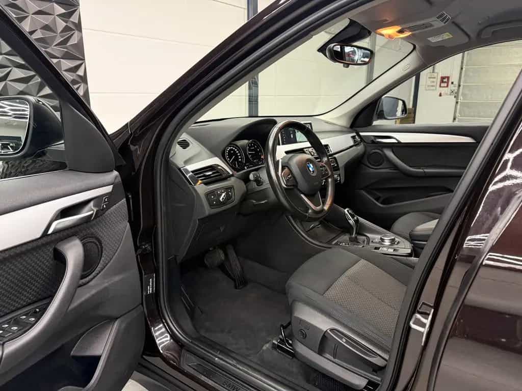 BMW X1 sDrive20i AUTOMATIK*HUD*KAMERA*AHK*KEYLESS 05/2019-photo-20