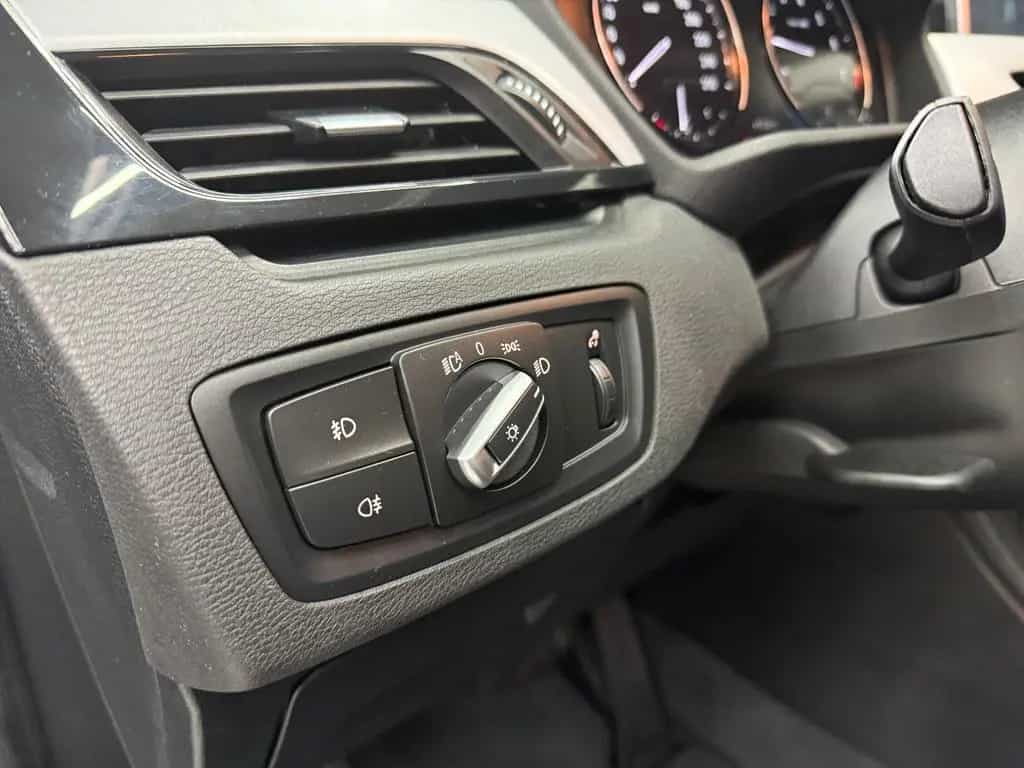 BMW X1 sDrive20i AUTOMATIK*HUD*KAMERA*AHK*KEYLESS 05/2019-photo-28