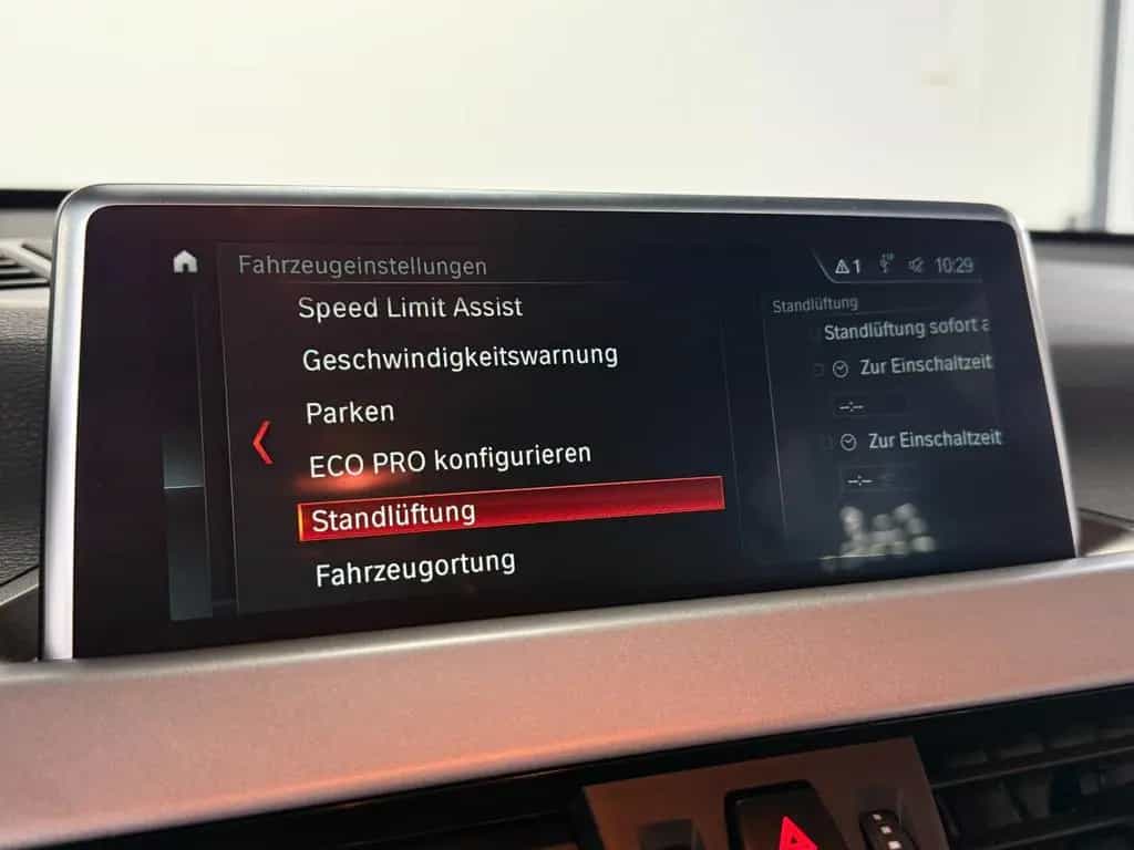 BMW X1 sDrive20i AUTOMATIK*HUD*KAMERA*AHK*KEYLESS 05/2019-photo-32