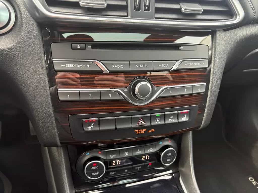 Infiniti QX30 2.2dPremium Allrad LED+Navi+SHZ+2xKlima+Kam 02/2017-photo-17