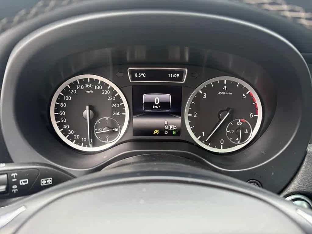 Infiniti QX30 2.2dPremium Allrad LED+Navi+SHZ+2xKlima+Kam 02/2017-photo-4